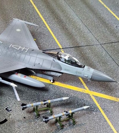 813005A空軍花蓮F-16A馬拉道彩色太陽神#6677戰鬥機(彩模型1/72成品