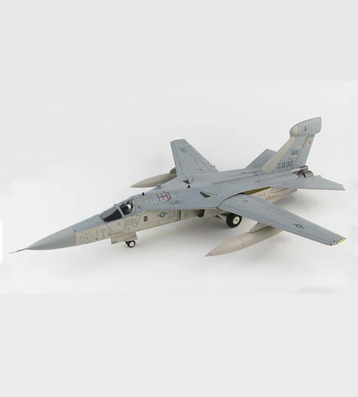 HA3022美軍EF-111A渡鴉式電子作戰機沙漠風暴行動66-0030模型