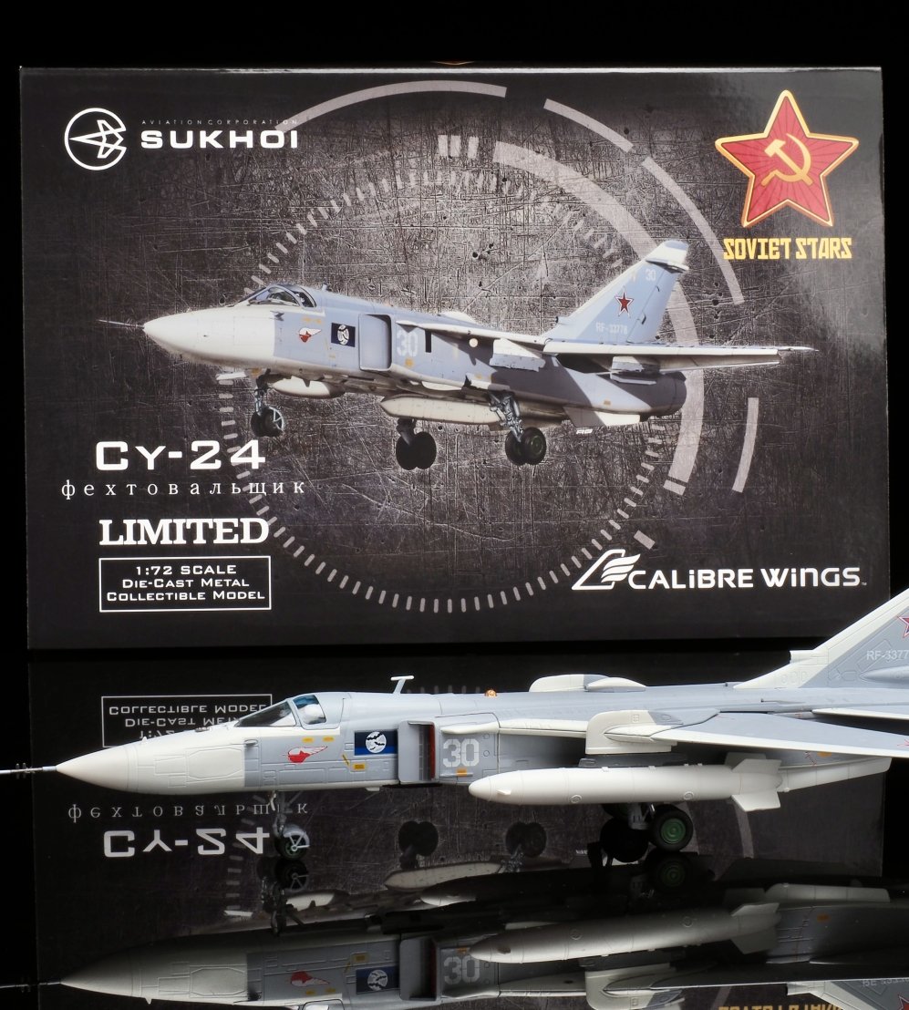 CA722411俄羅斯海軍SU-24MR 30 White合金成品1/72模型