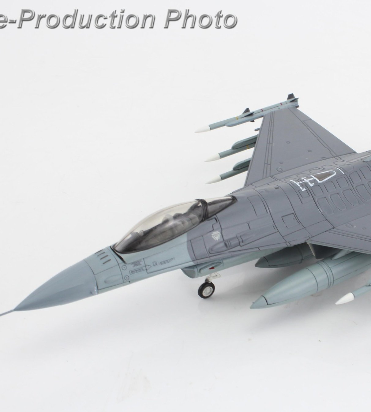 HA38056空軍F-16V第21隊AIM-120*送登機梯1/72合金模型成品HM