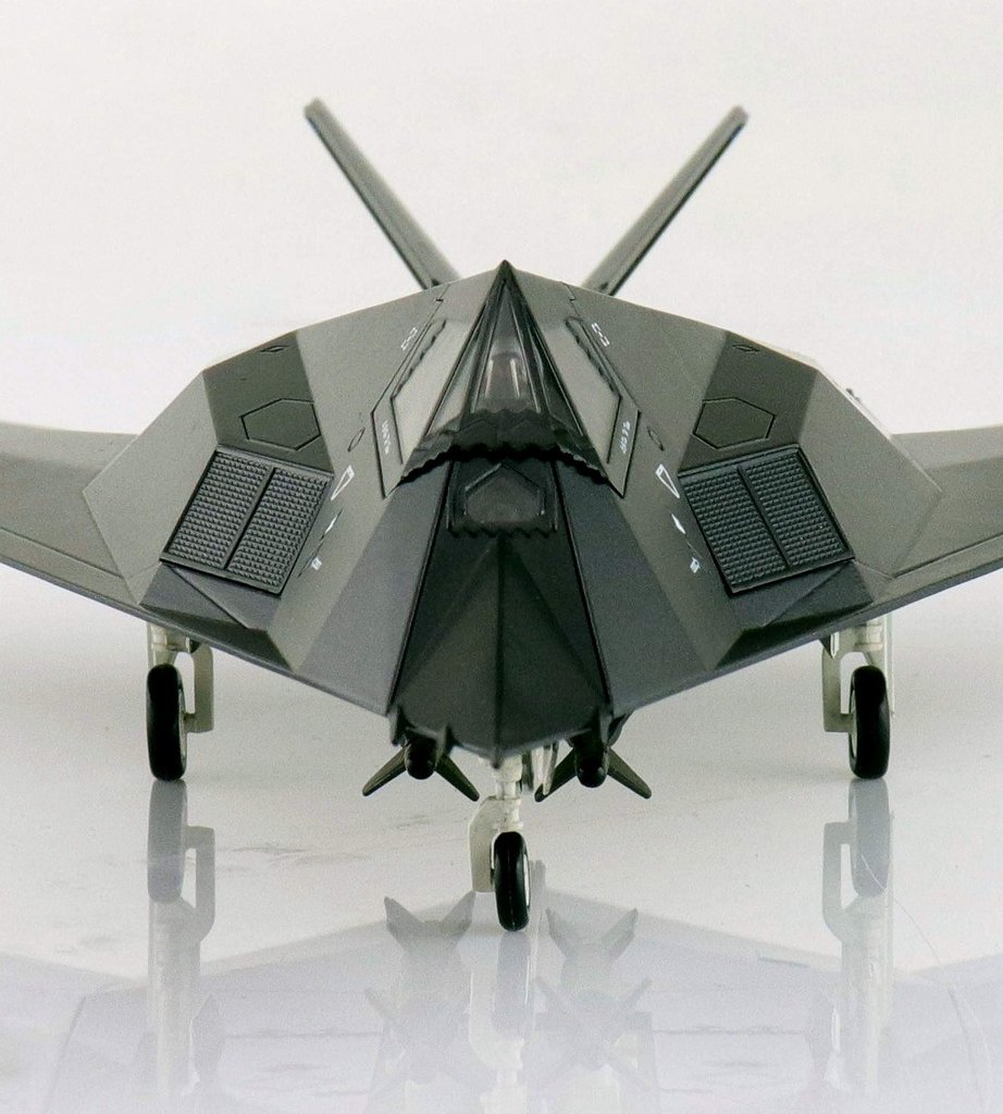 HA5813 美國空軍F-117A夜鷹隱形轟炸機B57+B61核彈版