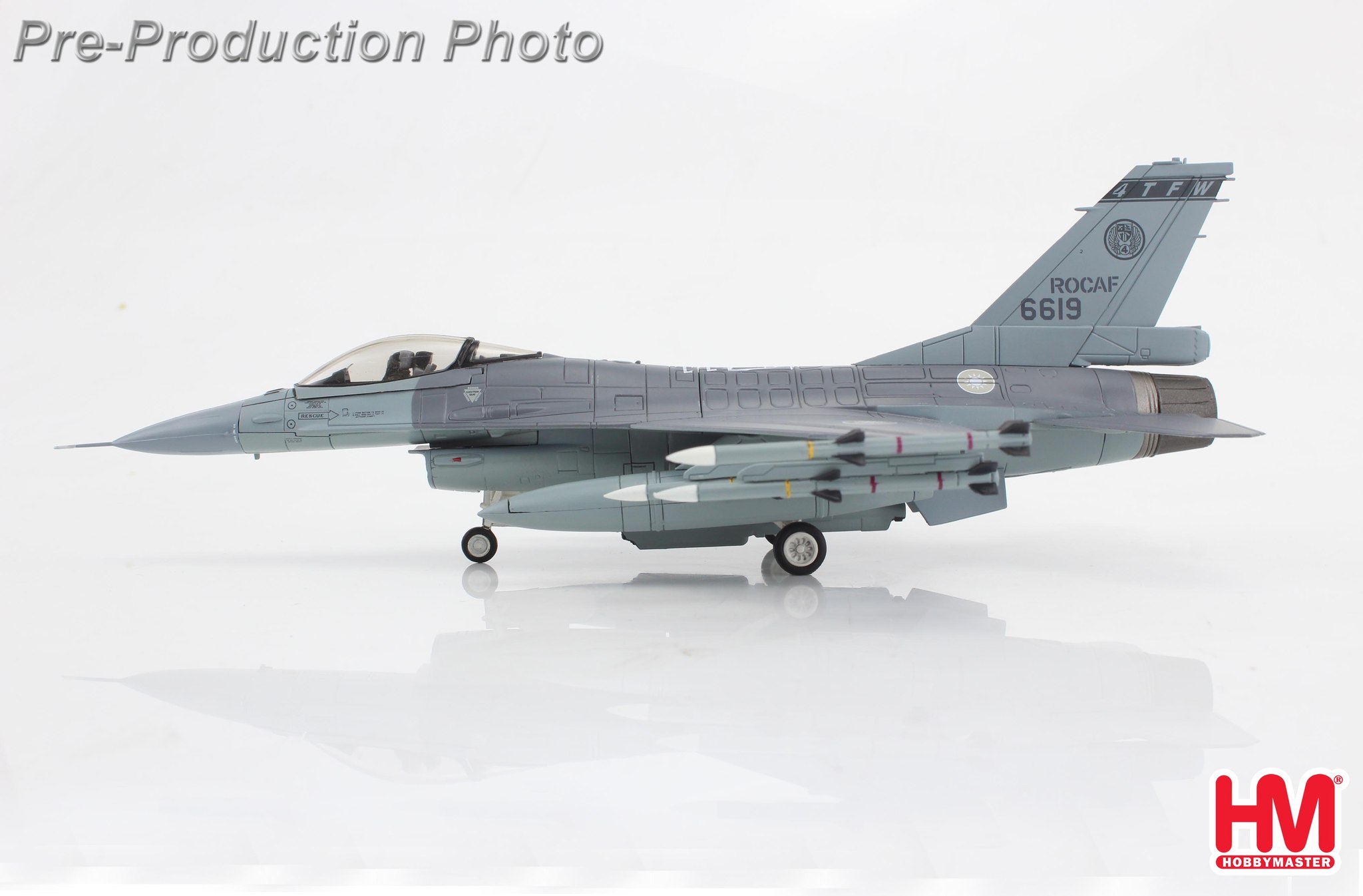 HA38056空軍F-16V第21隊AIM-120*送登機梯1/72合金模型成品HM