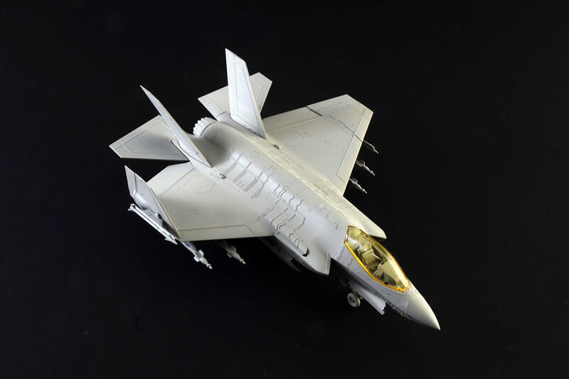 1469美國 F-35C 閃電II 第五代匿蹤多用途戰鬥機1/72模型