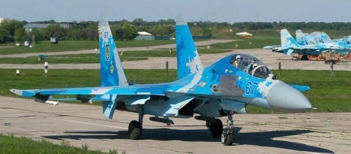烏克蘭空軍SU-27UB第831戰術航空旅2017年模型1/72成品JCW-72-SU27-012