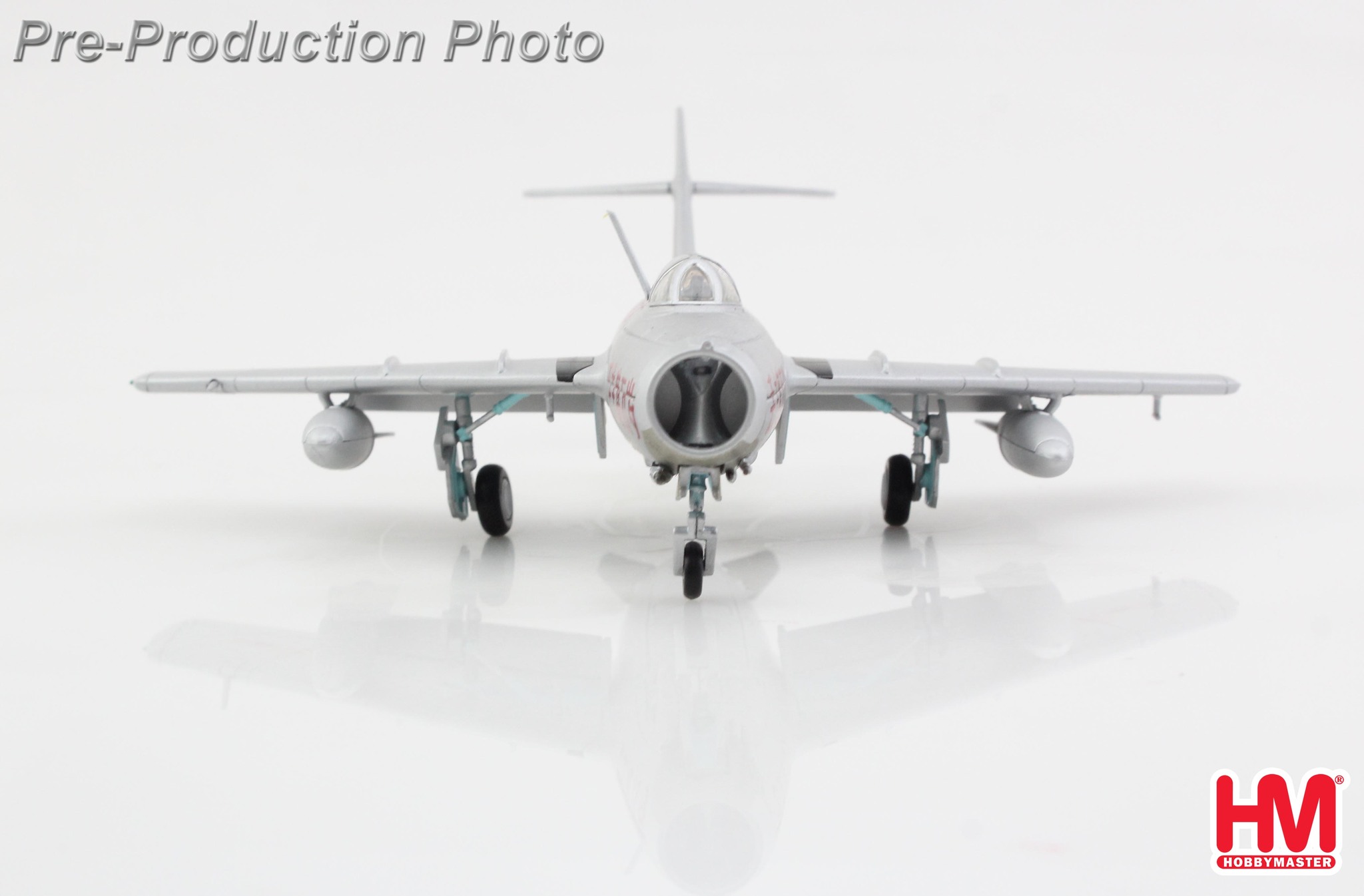 HA2431中國MIG-15bis 0241毛主席萬歲/為人民服務”
