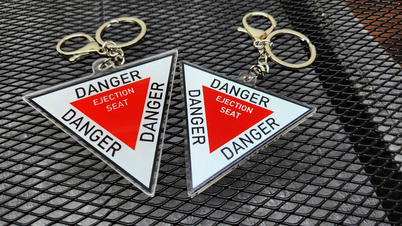 彩色版DANGER EJECTION SEAT彈射壓克力鑰匙圈