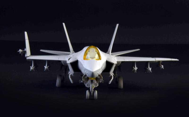 1469美國 F-35C 閃電II 第五代匿蹤多用途戰鬥機1/72模型