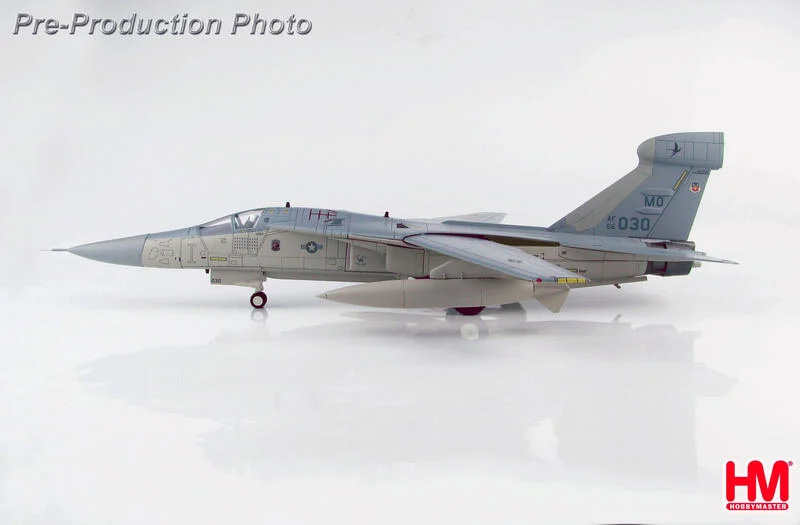 HA3022美軍EF-111A渡鴉式電子作戰機沙漠風暴行動66-0030模型