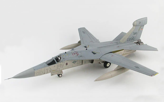 HA3022美軍EF-111A渡鴉式電子作戰機沙漠風暴行動66-0030模型