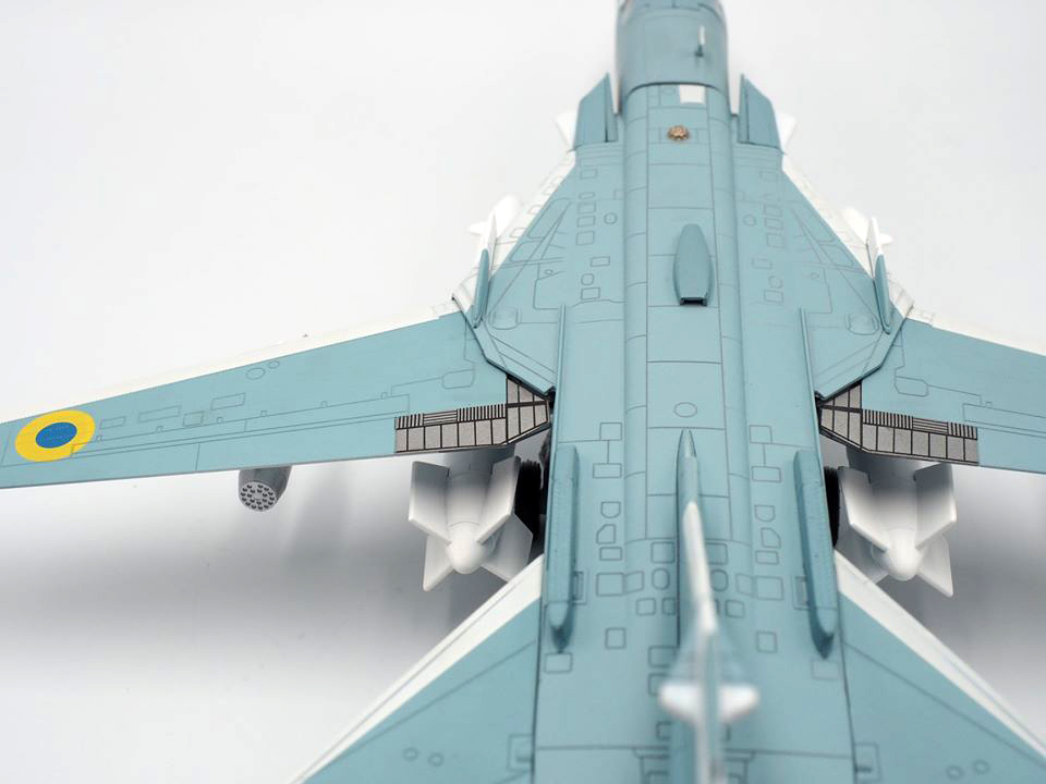 CA722403烏克蘭UKRAINE SUKHOI SU-24M FENCER白22成品1/72模型