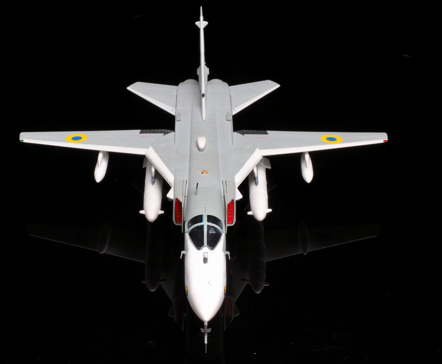 CA722410烏克蘭SU-24MR鯊魚嘴Y35模型1/72成品