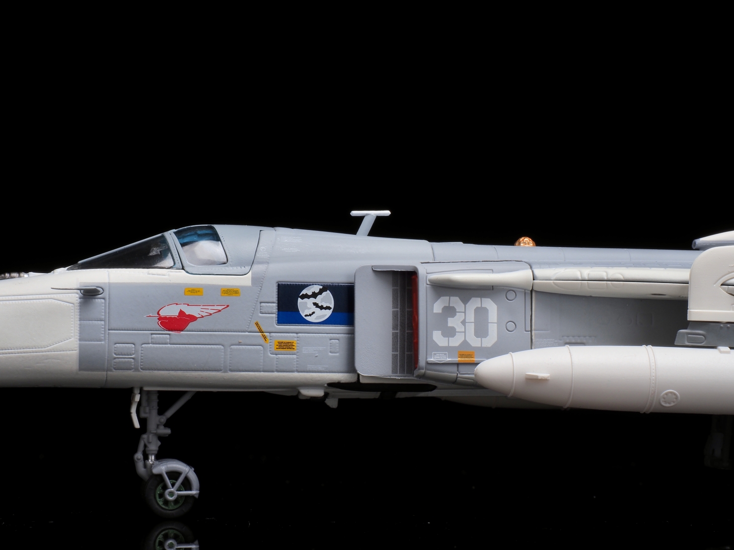 CA722411俄羅斯海軍SU-24MR 30 White合金成品1/72模型