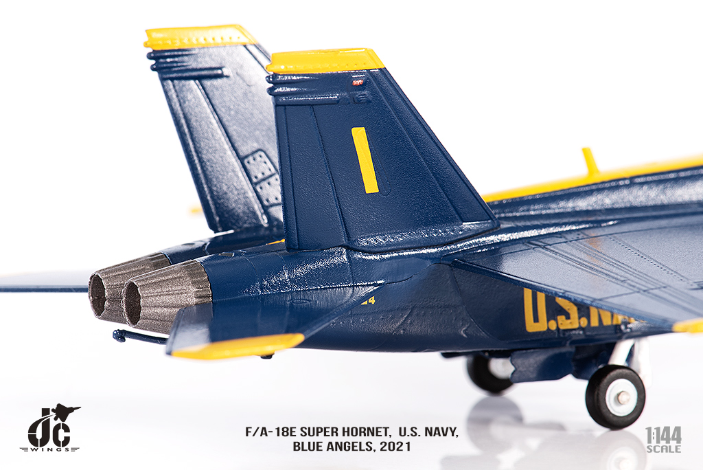 JCW-144-F18-004美國海軍藍天使表演隊1/144模型