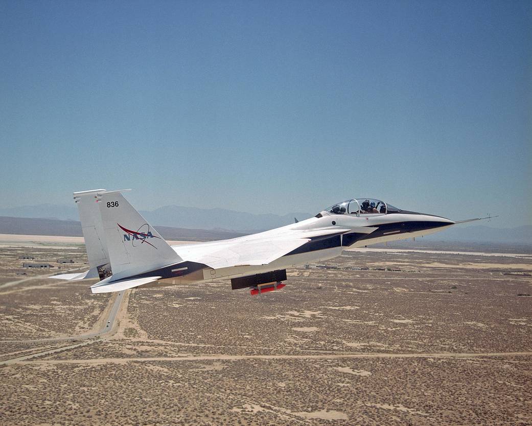 HA4572美國F-15B“NASA”836愛德華茲基地2022(AIM-54測試機)模型1/72成品