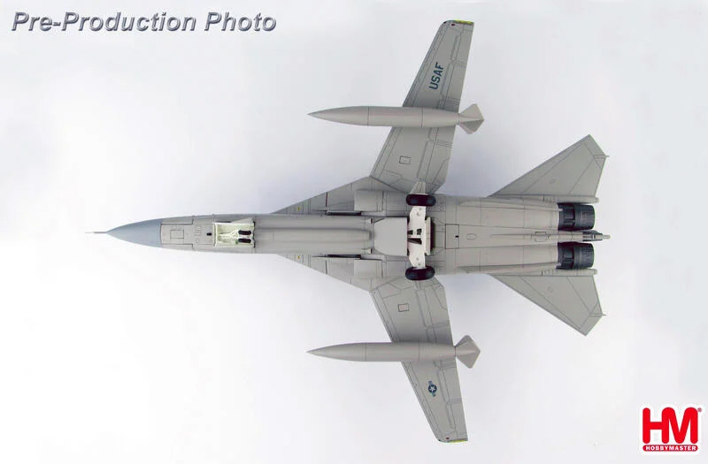 HA3022美軍EF-111A渡鴉式電子作戰機沙漠風暴行動66-0030模型