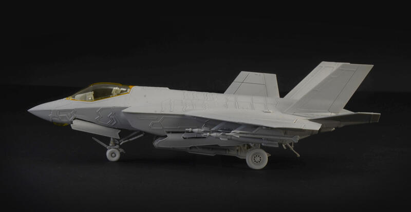 1469美國 F-35C 閃電II 第五代匿蹤多用途戰鬥機1/72模型