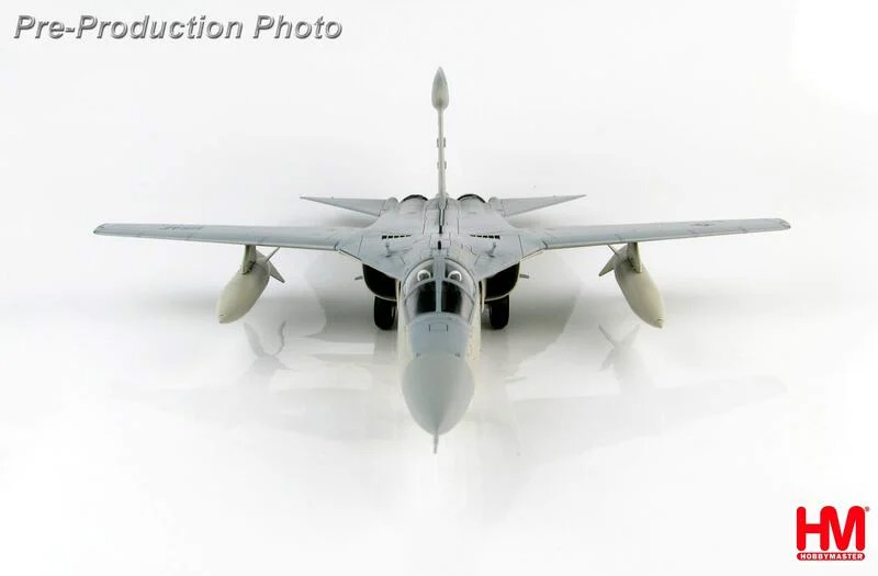 HA3022美軍EF-111A渡鴉式電子作戰機沙漠風暴行動66-0030模型