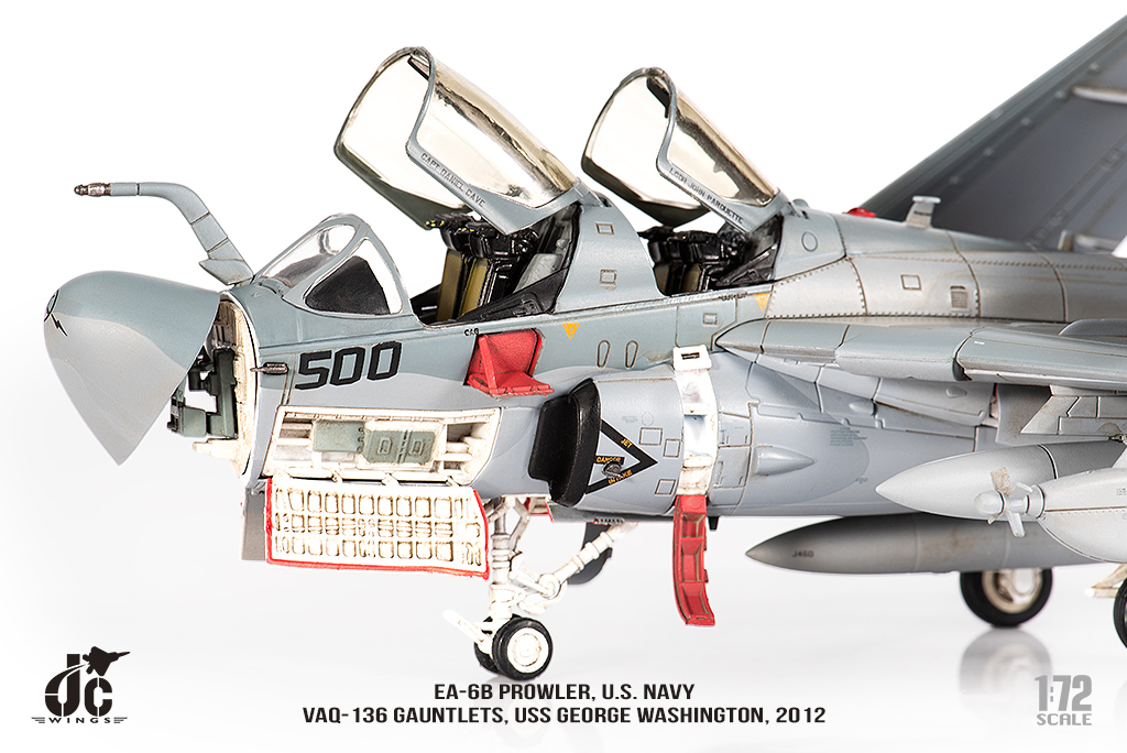 美國海軍EA-6B徘徊者Prowler電子戰機  VAQ-136鐵拳中隊 JCW-72-EA6B-007