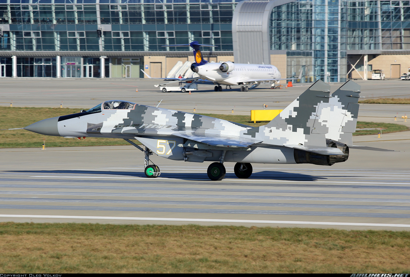HA6518烏克蘭空軍MiG-29戰鬥機數位迷彩國徽彩繪模型
