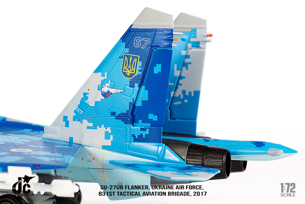 烏克蘭空軍SU-27UB第831戰術航空旅2017年模型1/72成品JCW-72-SU27-012