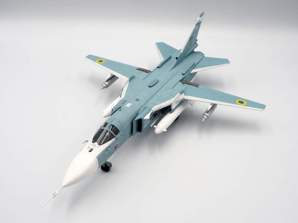 CA722403烏克蘭UKRAINE SUKHOI SU-24M FENCER白22成品1/72模型