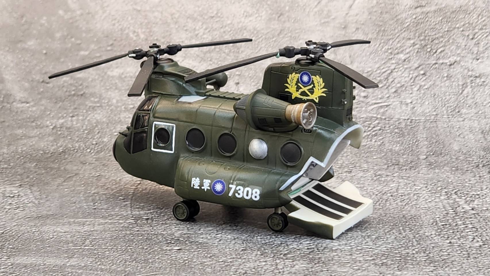 陸軍CH-47SD運輸直升機Q版樹脂模型材料包