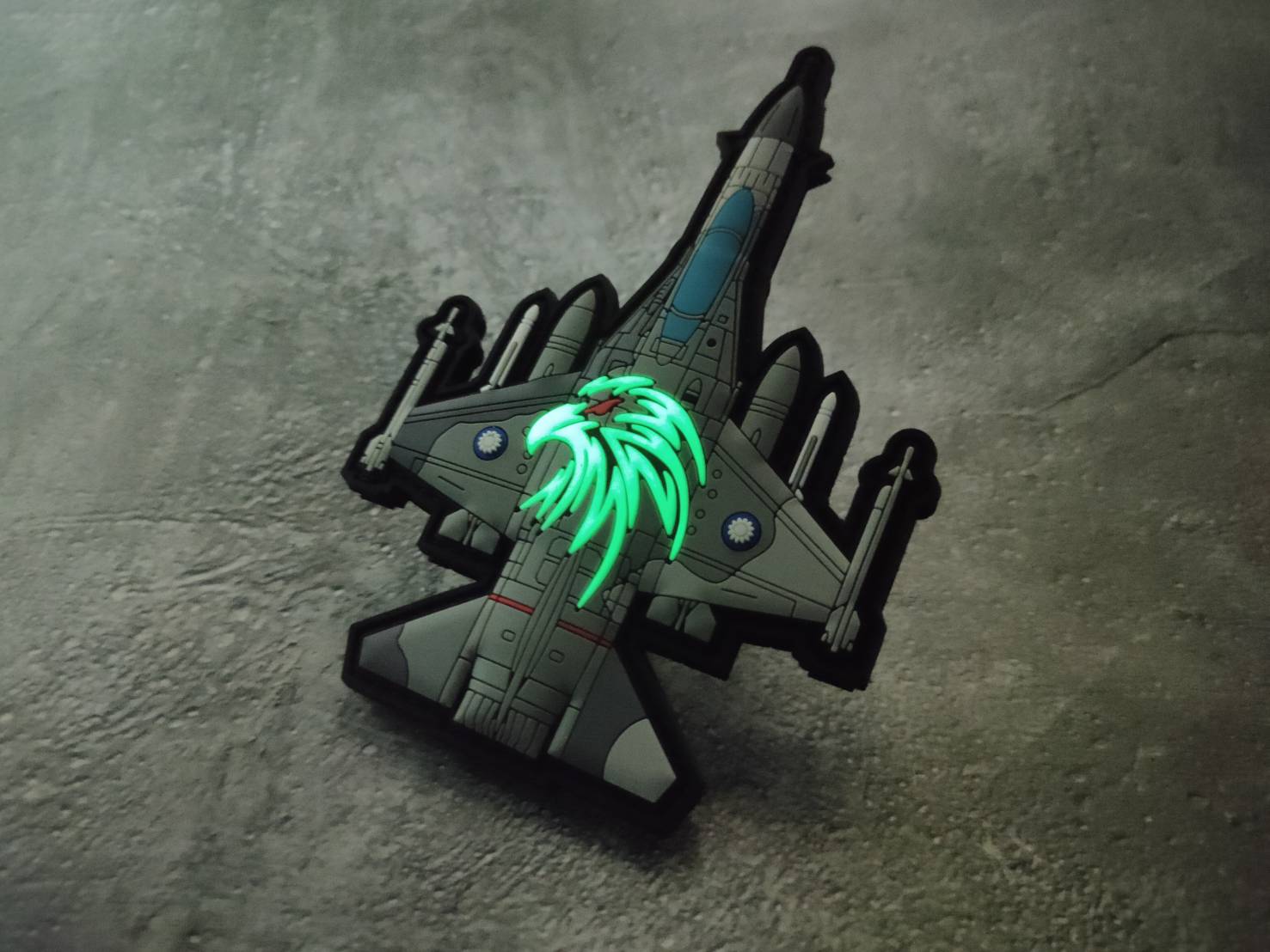 PVC0028 空軍台中清泉崗第三聯隊IDF雄鷹F-CK-1夜光軟膠PVC章(有魔鬼氈)