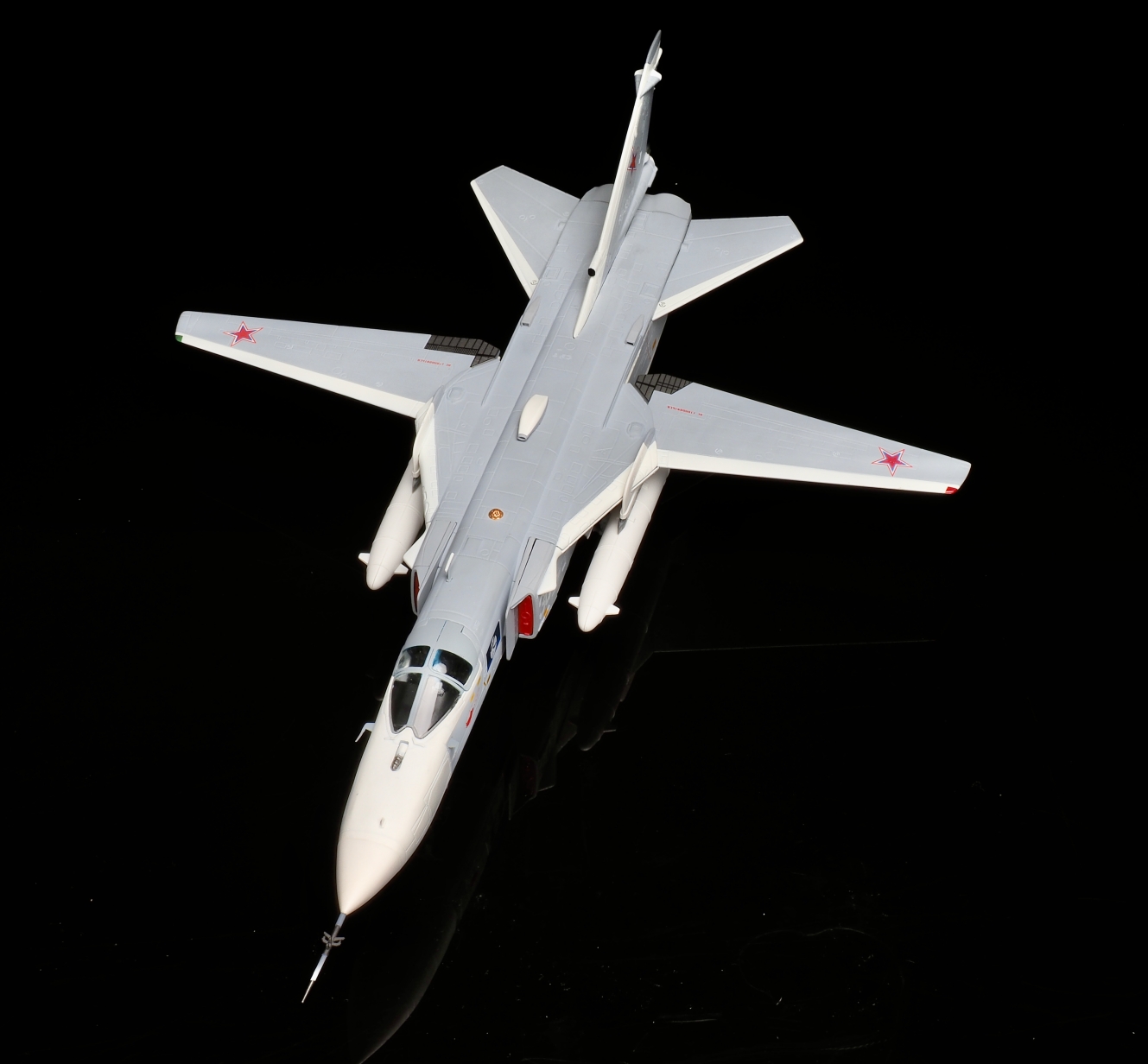 CA722411俄羅斯海軍SU-24MR 30 White合金成品1/72模型