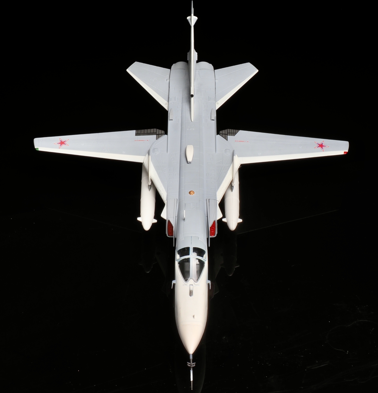 CA722411俄羅斯海軍SU-24MR 30 White合金成品1/72模型